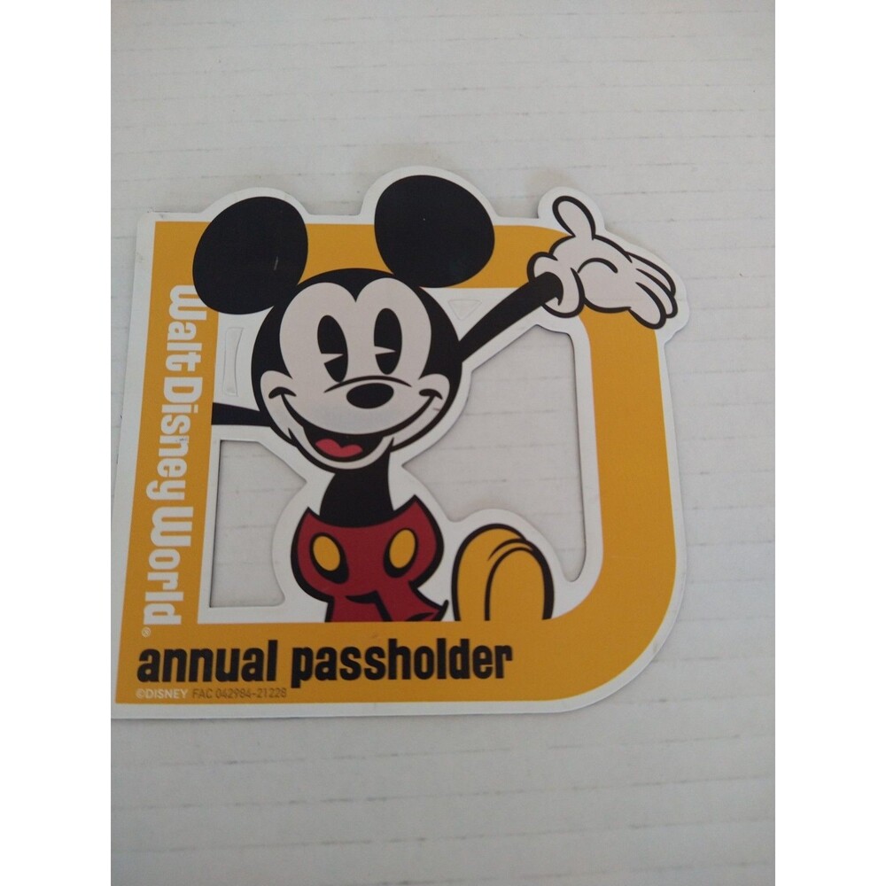 Authentic Walt Disney World Annual Passholder Magnet Mickey Mouse Collectable